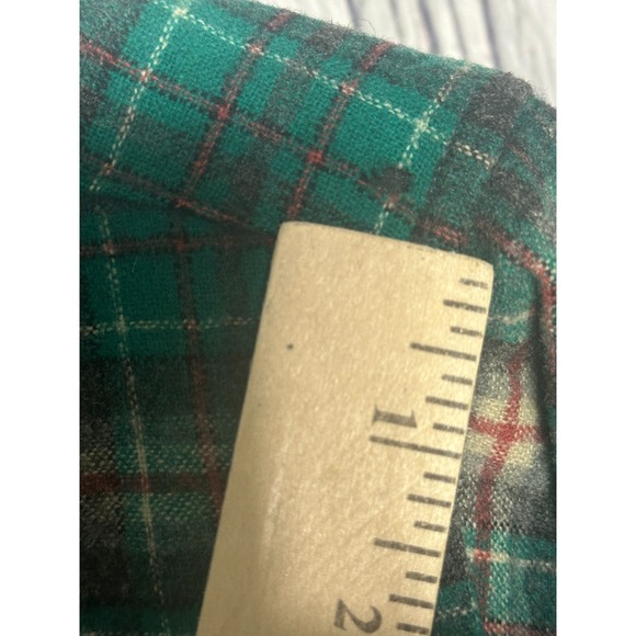 Vintage Pendleton Shirt Mens Medium Button Up Green Plaid 100% Virgin Wool USA - Picture 6 of 6